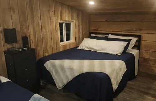 Luther Cabin | Bigger on the Inside - Tiny House with 20 acres