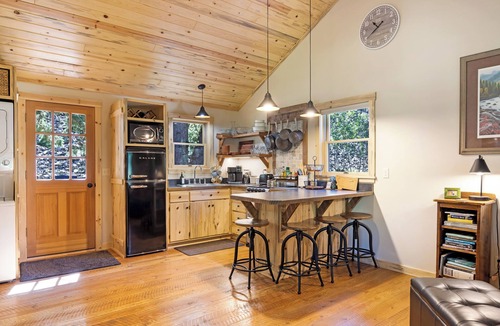 Drummond Cabin | Bighorn Cabin #1 - Have breakfast with Bighorn Sheep!
