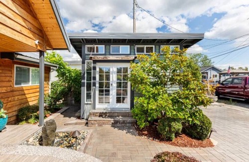 Birch Bay Ski Chalet | Birch Bay Beach Cabana - a tiny oasis close to everything at the Bay. Pets OK