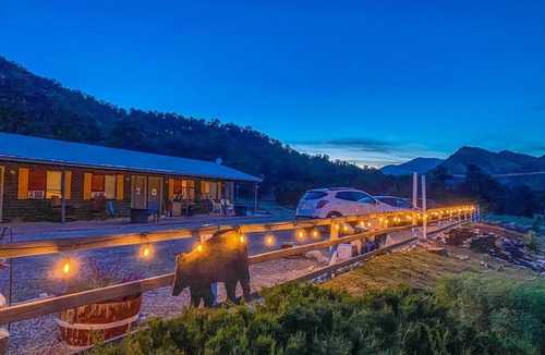 Howard Bed & Breakfast | Black Bear Lodge 7