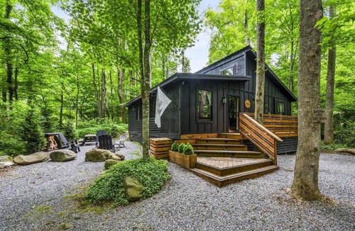 Rocky Grove House | Black Bear Lodge - Fire Pit - Hot Tub