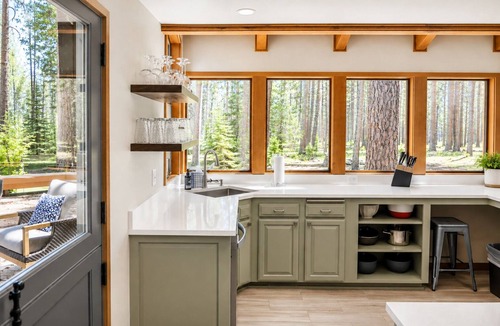 Black Butte Ranch House | Black Butte Ranch Glaze Meadow 006