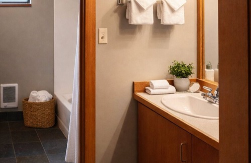 Black Butte Ranch Cabin | Black Butte Ranch Lodge Room 030