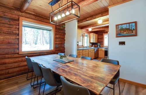 Black Butte Ranch Cabin | Black Butte Ranch Family Getaway, Short Walk to South Meadow Pool- Sleeps 12