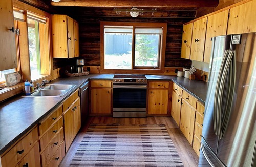 Black Butte Ranch Cabin | Black Butte Ranch Family Getaway, Short Walk to South Meadow Pool- Sleeps 12