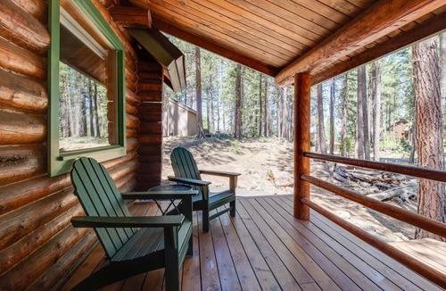 Black Butte Ranch Cabin | Black Butte Ranch Family Getaway, Short Walk to South Meadow Pool- Sleeps 12