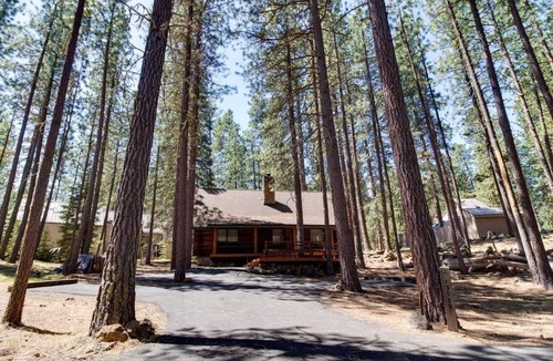Black Butte Ranch Cabin | Black Butte Ranch Family Getaway, Short Walk to South Meadow Pool- Sleeps 12