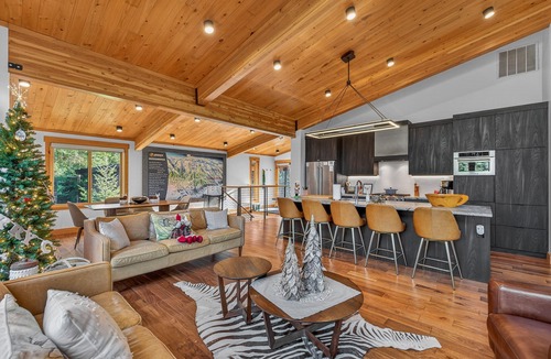 Tamarack Resort House | Black Diamond Chalet - private mountain luxury w/hot tub, 5 min to Tamarack, 2 min to Lake