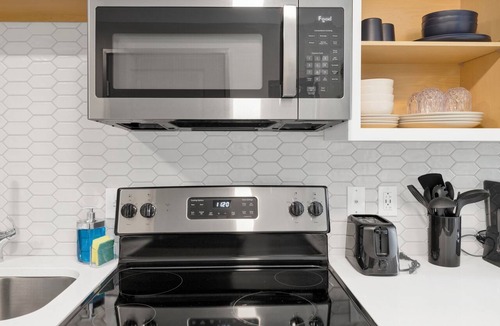 Five Points South Apartment | Blue Concrete Rose 1-bedroom apt in Downtown, Birmingham close to Uab with WiFi