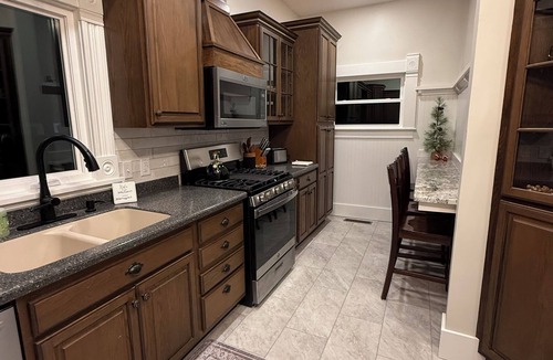 Bluffton House | Blue Haven on Wiley, Steps to Downtown, Sleeps 10