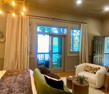 Clarksville House | Blue Hayden Studio Lake Front- Hot Tub