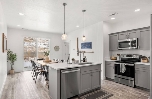 Garden City House | Blue Lake Townhouse ~ Close to Marina & Mike’s Market