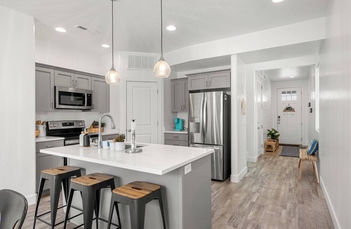 Garden City House | Blue Lake Townhouse ~ Close to Marina & Mike’s Market