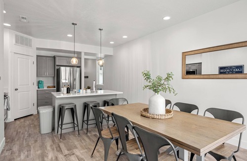Garden City House | Blue Lake Townhouse ~ Close to Marina & Mike’s Market