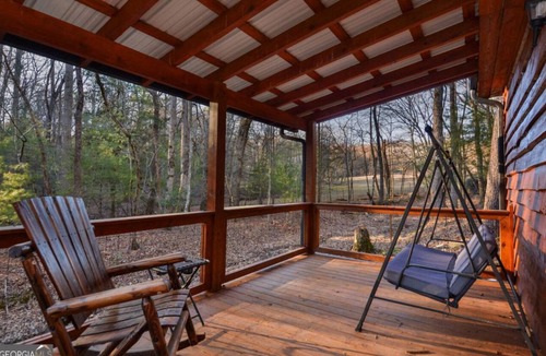 Cherry Log Cabin | BLUE RIDGE MOUNTAINS BARNDOMINIUM nCozy 2-bedroom cabin in charming Cherry Log