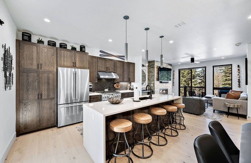 Silverthorne Condo | Blue River Views - Mountain/Modern with Private Hot Tub