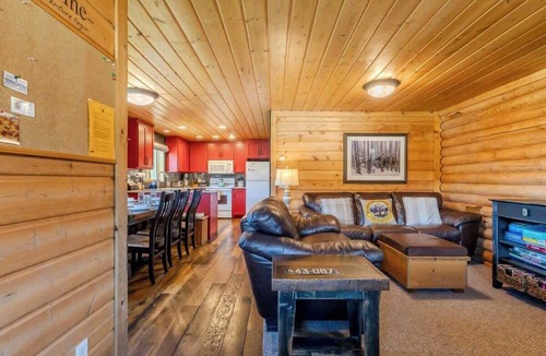 Lazy Acres House | Blue Spruce Cabin Sum