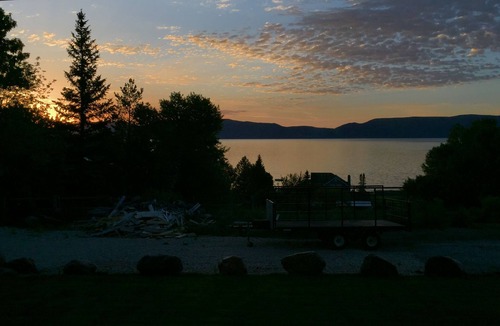 Garden City Cabin | Blue View Bear Lake-5 bedroom 3.5 bath log cabin, incredible views! Sleeps 18!