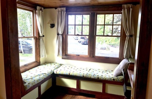 Old Bend House | Bluebird Day - Cinder Cone Bungalow: Experience luxury in this charming 2-bedroom bungalow!
