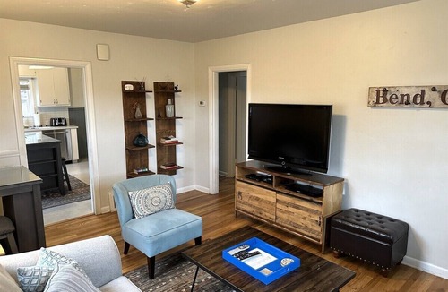 Old Bend House | Bluebird Day - Hill Street Beauty, featuring 2 bedrooms and a hot tub.