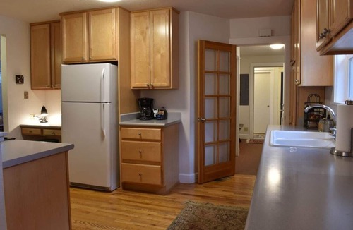 River West House | Bluebird Day - Kokanee Cottage: A cozy 2BR retreat in beautiful Bend, OR.
