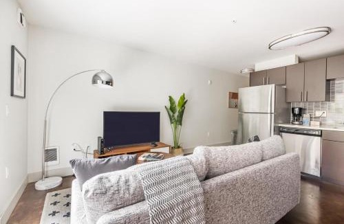 West Bellevue Apartment | Blueground Bellevue gym rooftop wd nr park SEA-714