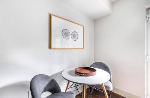 West Bellevue Apartment | Blueground Bellevue gym rooftop wd nr park SEA-714
