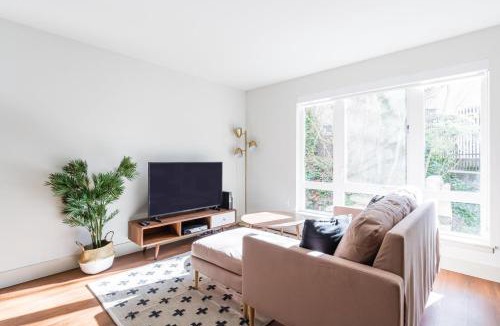 West Bellevue Apartment | Blueground Bellevue near bars transport SEA-716