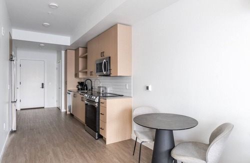 Redmond Apartment | Blueground | Southeast Redmond, pool, nr Marymoor Park