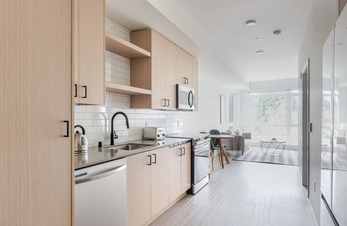 Redmond Apartment | Blueground | Southeast Redmond, pool, nr Marymoor Park