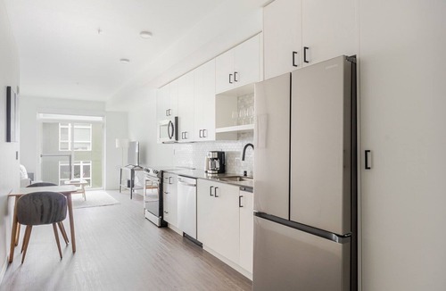 Redmond Apartment | Blueground | Southeast Redmond, pool, nr Marymoor Park
