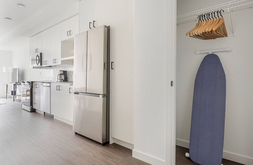 Redmond Apartment | Blueground | Southeast Redmond, pool, nr Marymoor Park