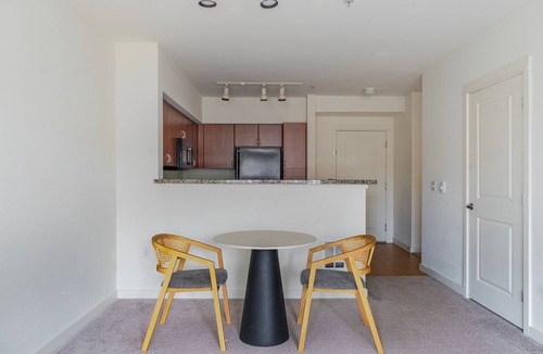 West Bellevue Apartment | Blueground | West Bellevue, rooftop, nr Bellevue Park