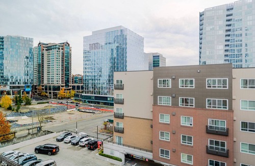 West Bellevue Apartment | Blueground | West Bellevue, rooftop, nr Bellevue Park