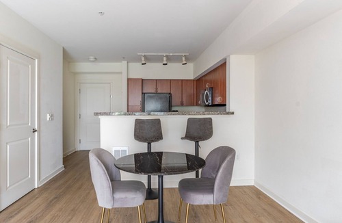 West Bellevue Apartment | Blueground | West Bellevue, view, nr Lake Washington