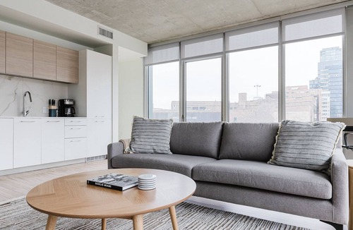 West Loop Gate Apartment | Blueground | West Loop, rooftop pool & gym