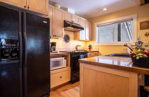 Elkhorn Village Condo | Bluff Condo + Free guest passes to Elkhorn Resort amenities included!