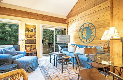 Elkhorn Village Condo | Bluff Condo + Free guest passes to Elkhorn Resort amenities included!