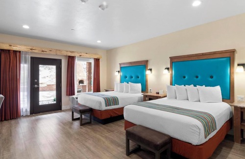 Bluff Hotel | Bluff Dwellings Resort