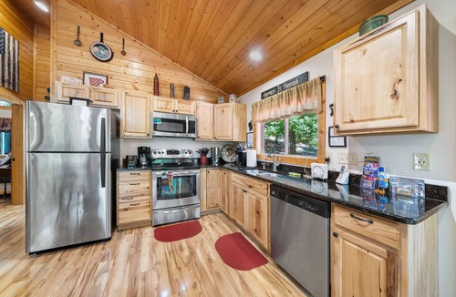 La Follette Cabin | Boat Slip/Fire Pit/Wifi/Roku/Golf Course/3 Min Drive to Marina