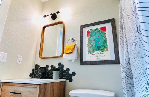 South End House | Boho Trails - 2 bed (1 BDRM) laundry&fenced yrd - close to great hikes