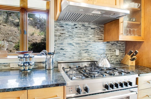 East End House | Boise Gem w/fast WiFi, stunning views, hot tub, hiking nearby, & large deck