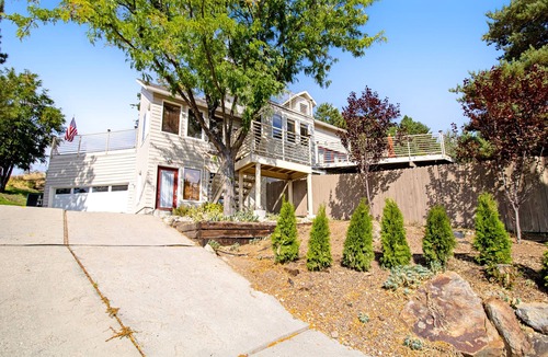 East End House | Boise Gem w/fast WiFi, stunning views, hot tub, hiking nearby, & large deck