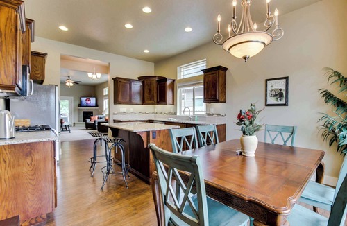 Northwest Boise City House | Boise Townhome Fenced Yard Patio & Fireplace
