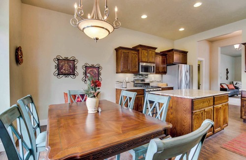 Northwest Boise City House | Boise Townhome Fenced Yard Patio & Fireplace
