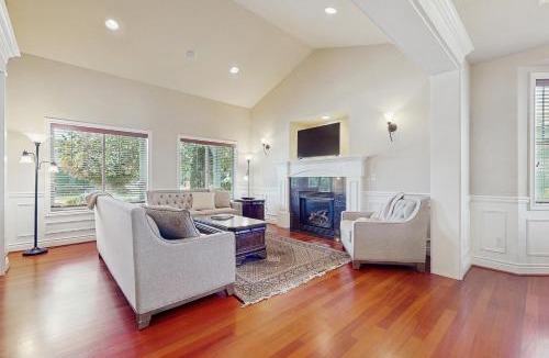 Enumclaw House | Bondgard Hideaway
