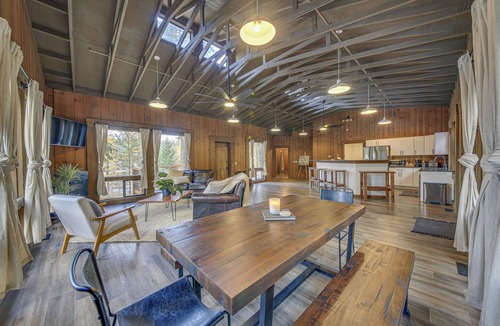 Bonners Ferry Cabin | Bonners Ferry Cabin w/Wraparound Deck & Views!