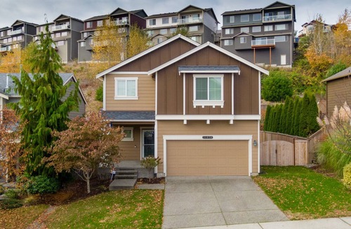 Bonney Lake House | Bonney Lake House INN W/Jacuzzi and Centralized AC
