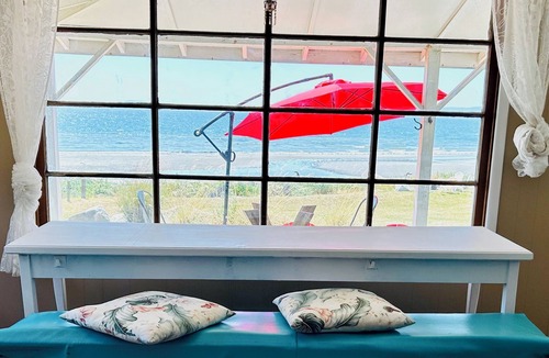 Point Roberts Cottage | BOOK FIFA FAMILY 50' waterfront at South Beach, adorable 3 bdm 45 min to YVR.