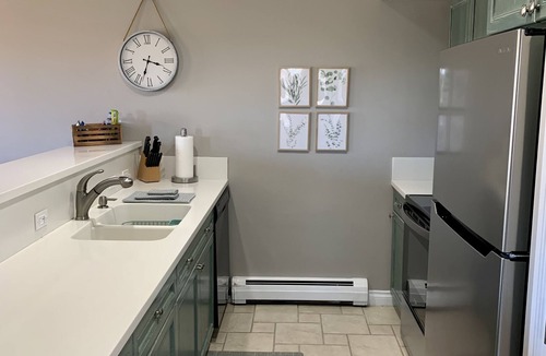Acme Condo | Book now for August and fall color tours! Close to Grand Traverse resort